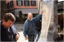 {barganews} Moving a Steinway piano into Barga Vecchia