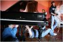 {barganews} Moving a Steinway piano into Barga Vecchia