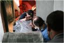 {barganews} Moving a Steinway piano into Barga Vecchia
