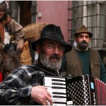 {barganews} A damp Befana arrives in Barga