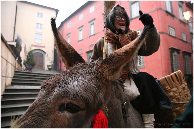 A damp Befana arrives in Barga