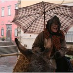 {barganews} A damp Befana arrives in Barga