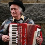 {barganews} A damp Befana arrives in Barga