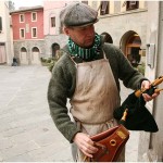 {barganews} Hamish Moore - bagpipes studio in Piazza Angelio
