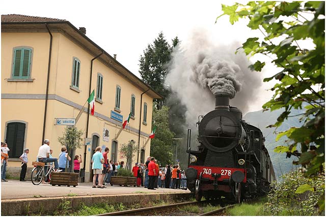 Steam Train, Vintage Cars and Cherries