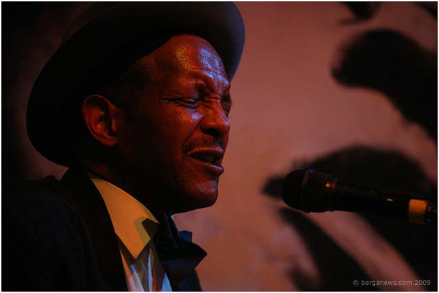 michael-allen-at-bargajazzclub-barga-2009001 michael-allen-at-bargajazzclub-barga-2009001
