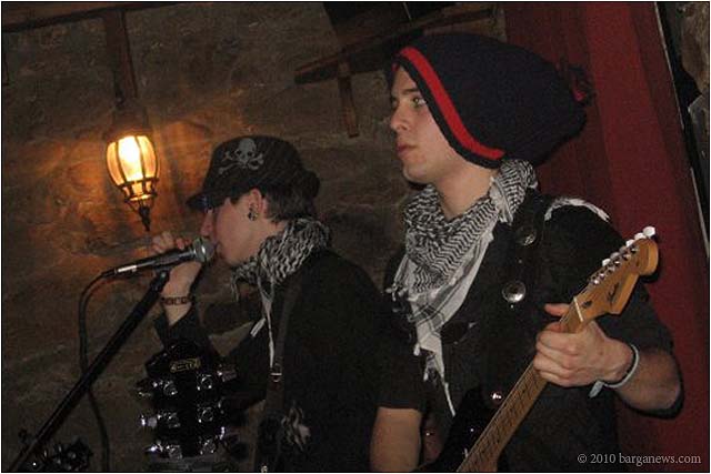 salamanders play fornaci di barga 20100208_ 0002