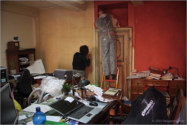 redecorating the giornale di barga office in barga vecchia20100401_ 0001