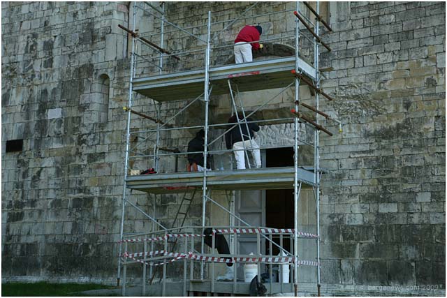 renovations-on-the-duomo-barga-2009016