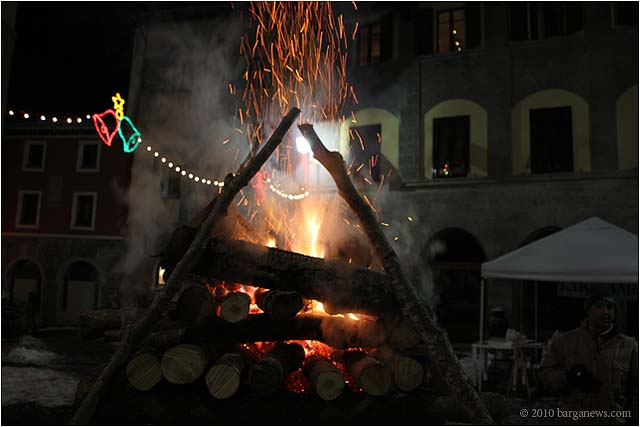 Lake Angels pyramid fire and Christmas tombola