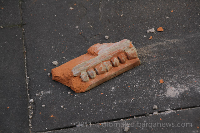 Falling masonry blocks road in Barga Vecchia