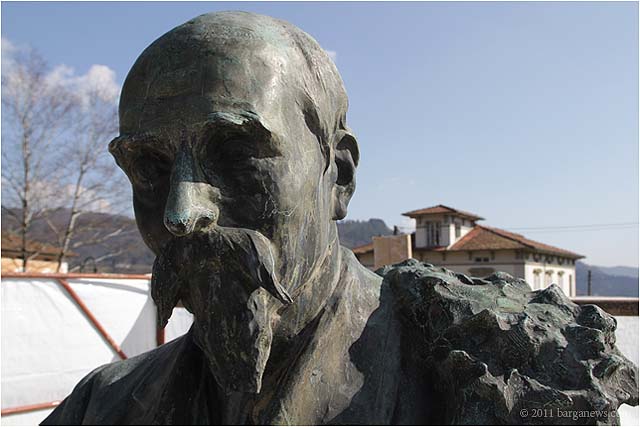 “Serrate le fila!” Quel monumento a Antonio Mordini
