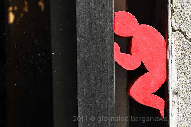 Red door stop in Barga Vecchia