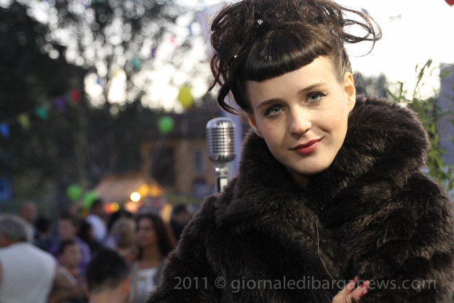 Emma plays the Fiera del Cassone in Lucca