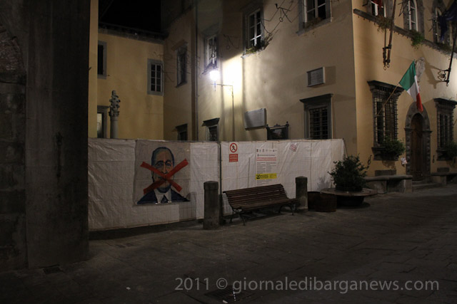 Berlusconi mural in Barga Vecchia  – game over