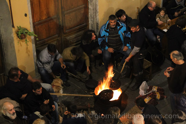 Roast chestnuts and live music at Aristos