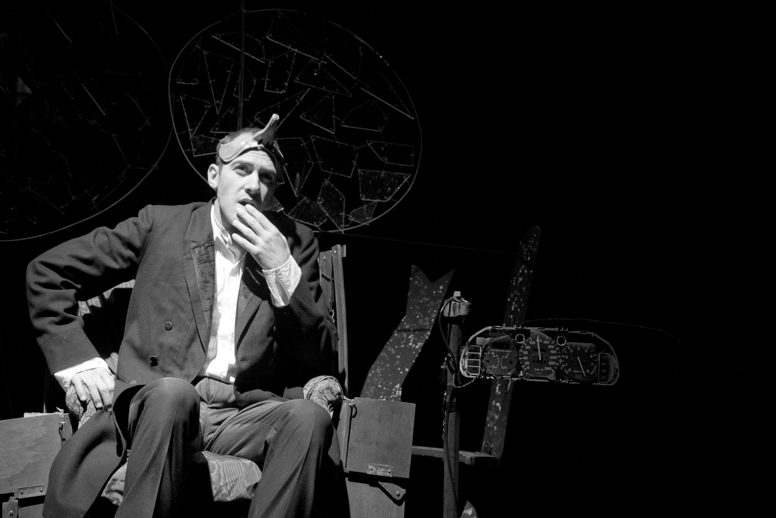 Al teatro Colombo una stagione di eroi. Si inizia con l’anteprima nazionale “Meccanica di Cirano”