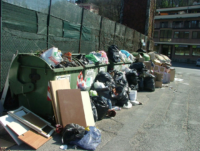 Raccolta rifiuti ancora ferma in Garfagnana