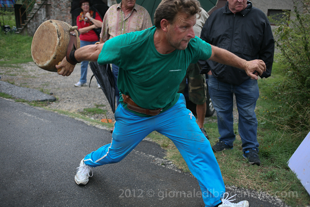 Cheese rolling in Filecchio – Tiro della Forma