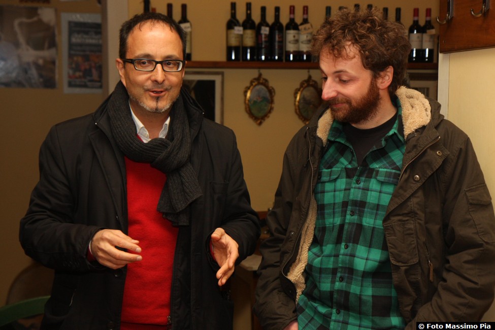 Stefano Elmi e i suoi “Scrittimaiali” tra profondità e leggerezza