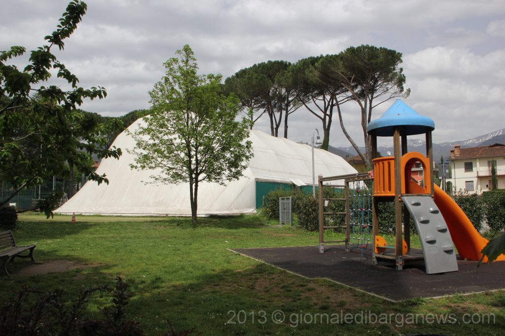 Poca sicurezza al parco giochi dei campi da tennis?
