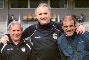 Fabrizio Tazzioli con i magazzinieri della Massese, Carlo Alberto ed il mitico "Carletto"