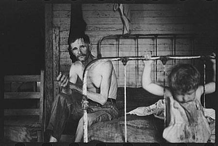 Generalmente sono di piccola statura e di pelle scura