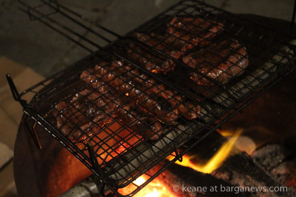 Mondine, sizzling sausages and live music in Barga Vecchia