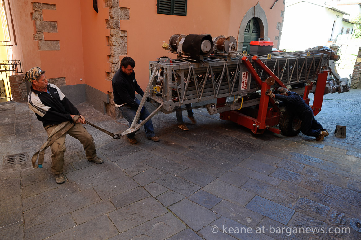 Large crane bought into Barga (eventually)