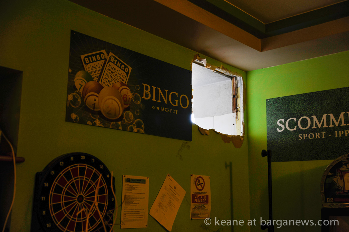Jackpot – thieves in action during the night