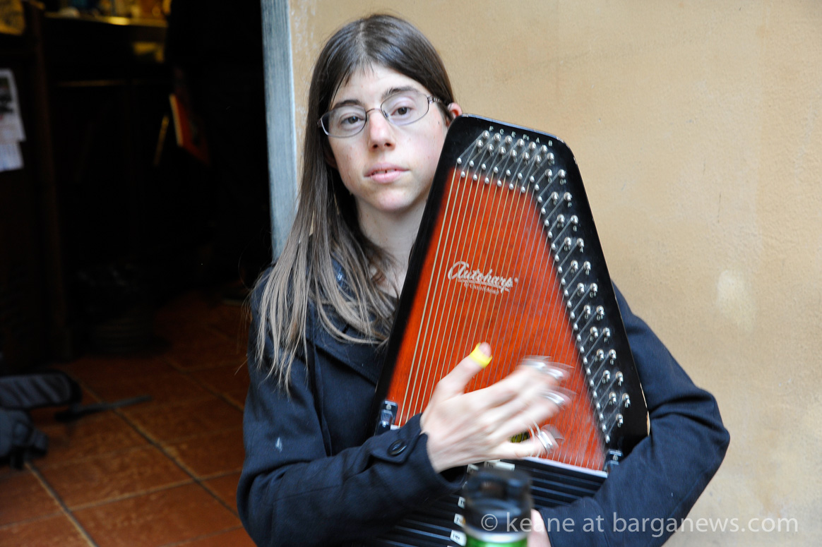 Autoharp played outside Aristo’s in Barga