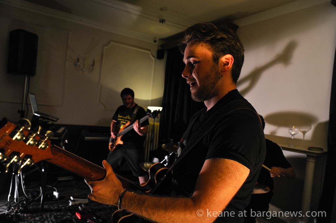 JoZenFeel play Villa Libano