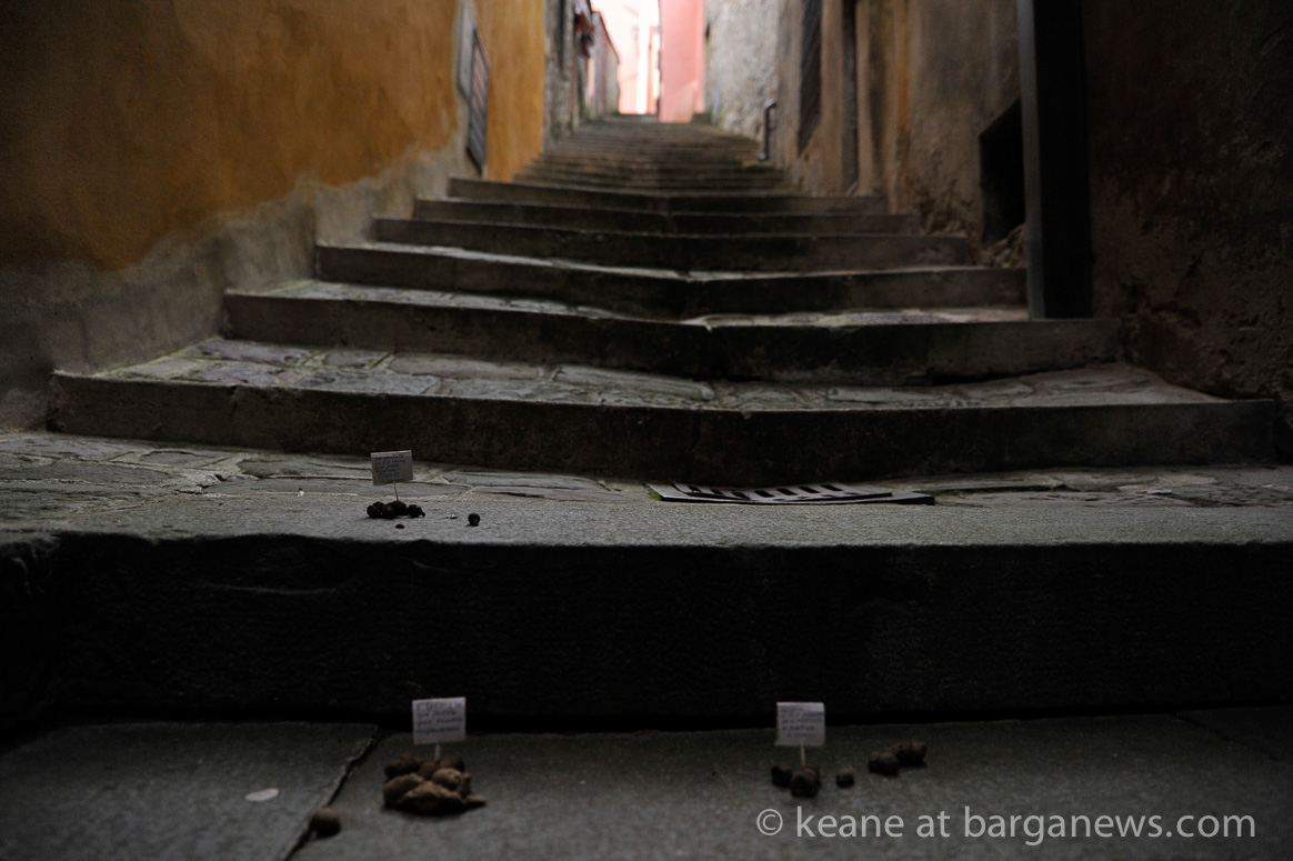 Keep your eyes open in Barga Vecchia
