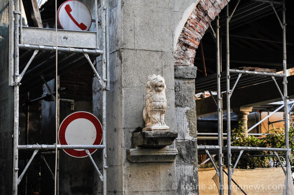 Renovations on the Loggia del Mercato