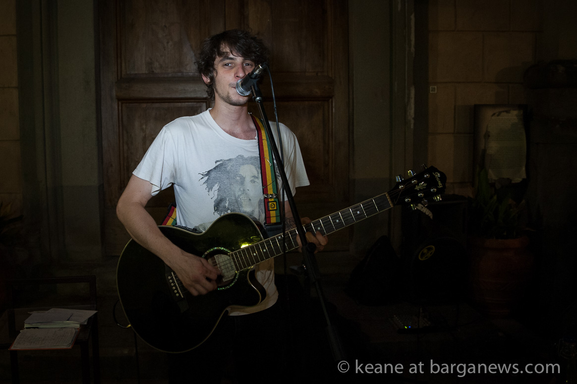 Noah plays the Locanda