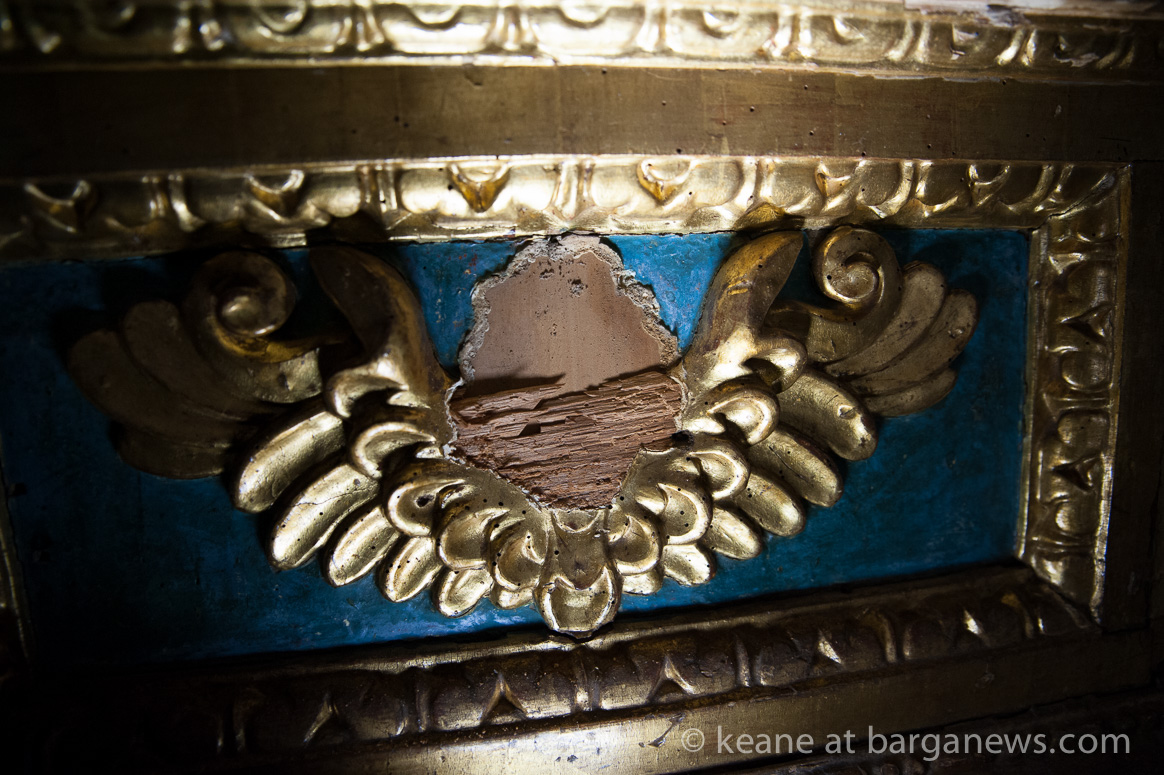 Thieves damage the altar in SS Crocifisso