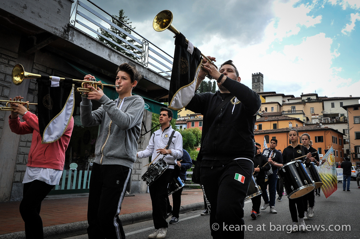 GVS: Large crowds for the Solidarity Week parade in Barga
