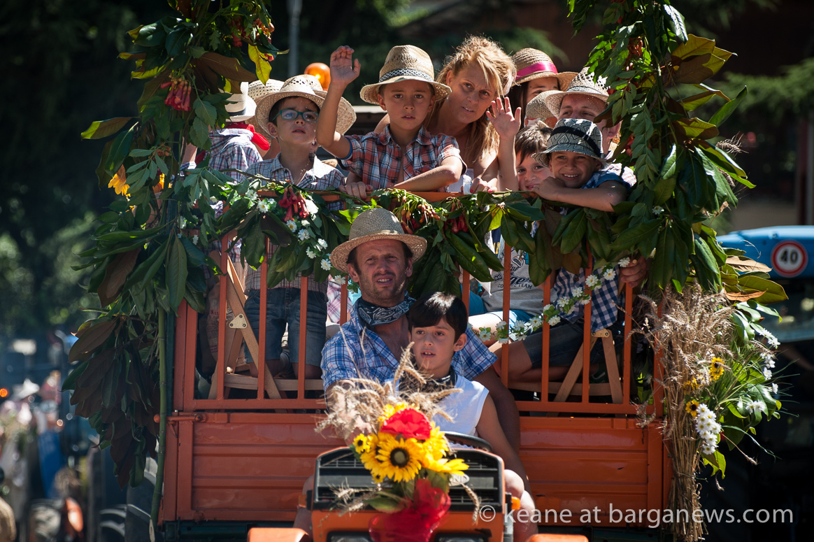 Annual tractor parade for the trebbiatura festival