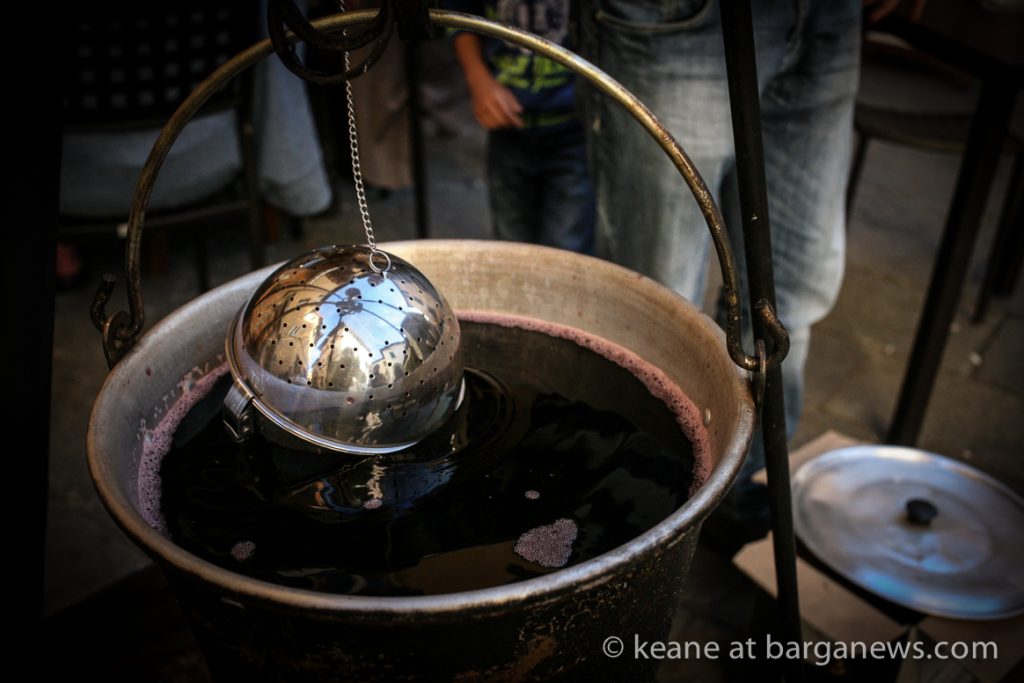 Mondine – Roasting chestnuts and mulled wine