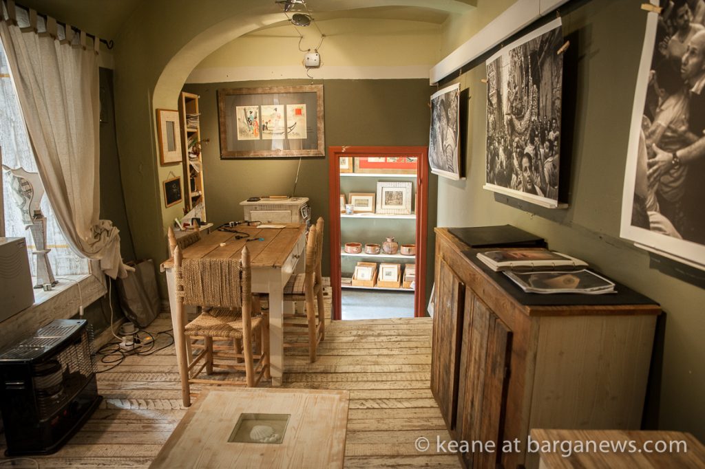 L’alcova interior design closing in Barga Vecchia