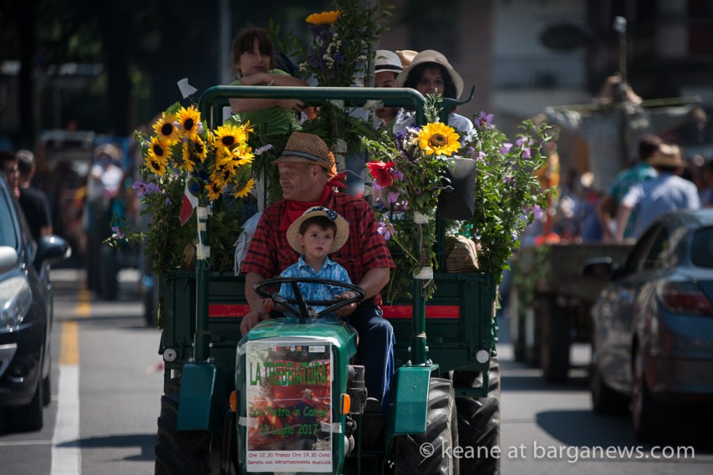 Annual tractor parade for the trebbiatura festival