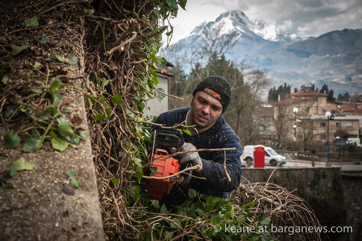Volunteers at work “spring clearing”