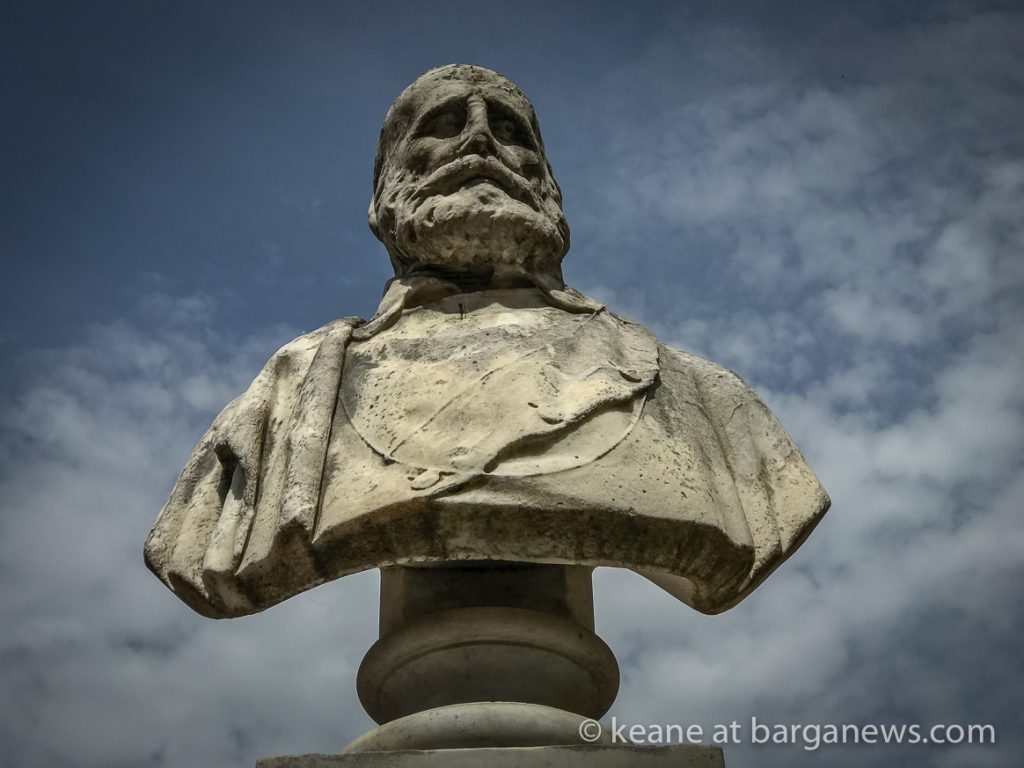 Barga ricorda Giuseppe Garibaldi e Antonio Mordini.