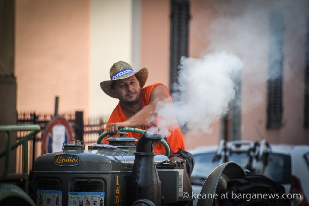 Tractor parade for the trebbiatura festival