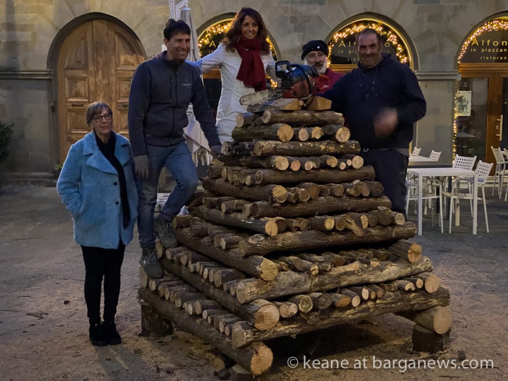 Lake Angels and the Mayor build their Pyramid Fire