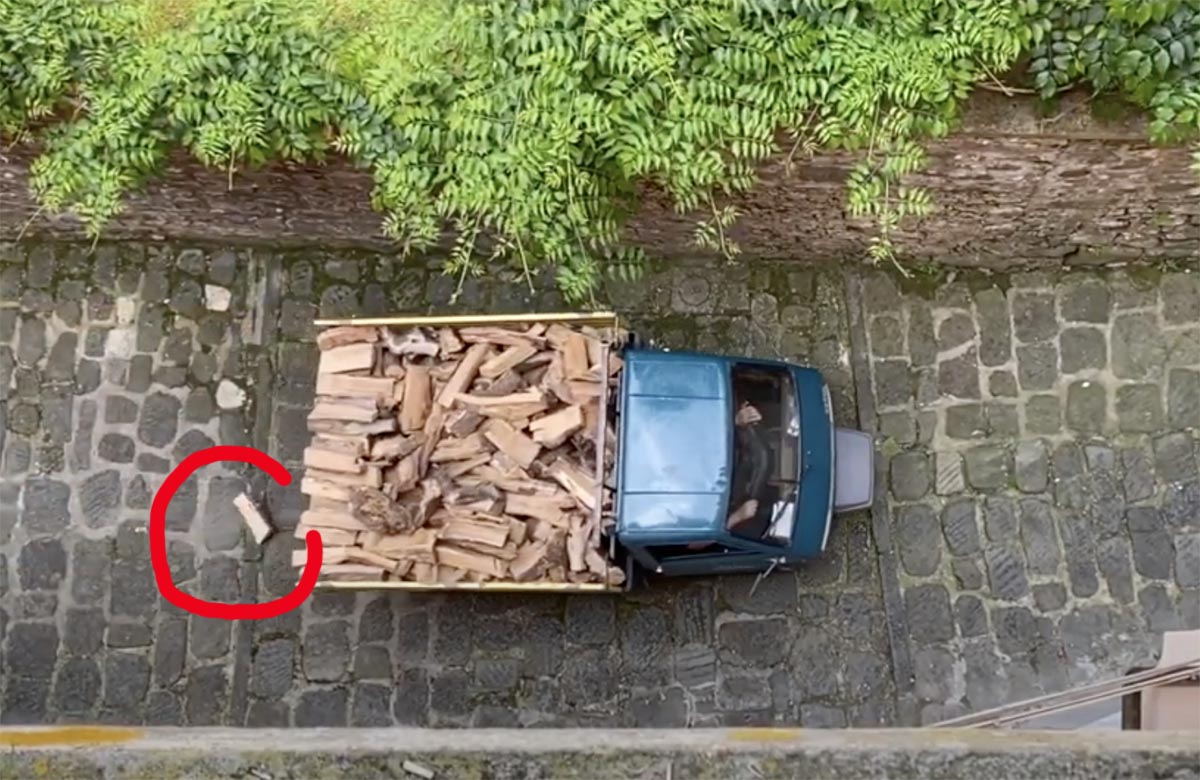 VIDEO – Wood arriving in Barga Vecchia