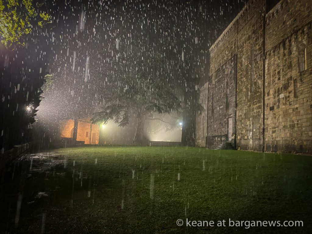 New Years Eve : Snow, fireworks and barking dogs