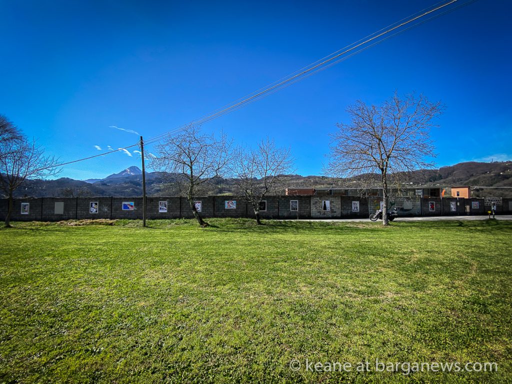 The Talking Wall is still open in Barga