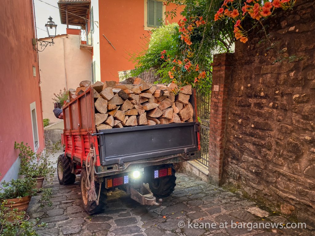 Preparing for the winter in Barga Vecchia