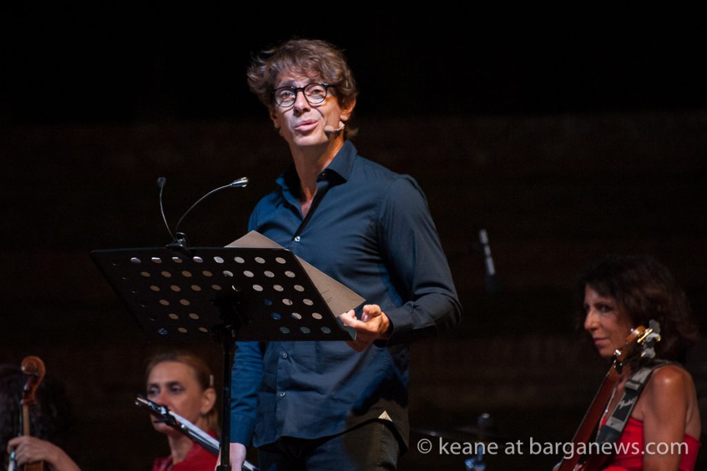 Giorgio Pasotti legge Giovanni Pascoli